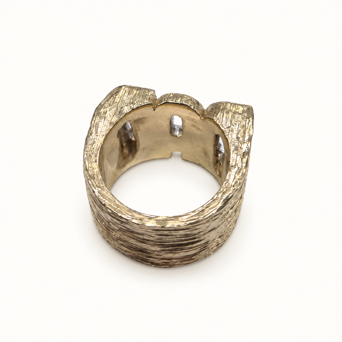 Men's 9ct gold ring, rear view on ivory