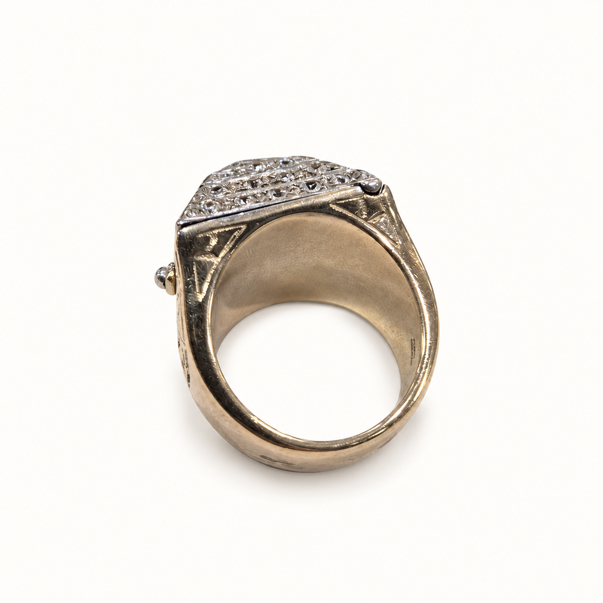 Men's 9ct gold ring, rear view on ivory