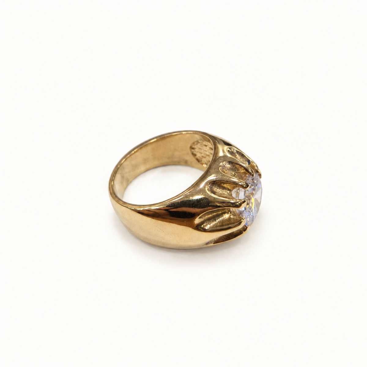 Men's 9ct yellow gold ring, side view on ivory