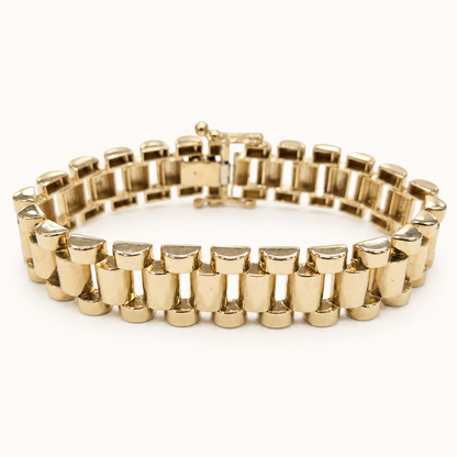 9ct yellow gold plain Presidential bracelet BR0630, curved view on ivory