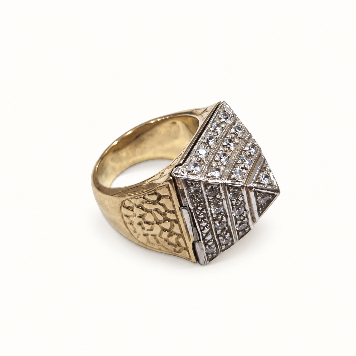 Men's 9ct gold ring, side view on ivory
