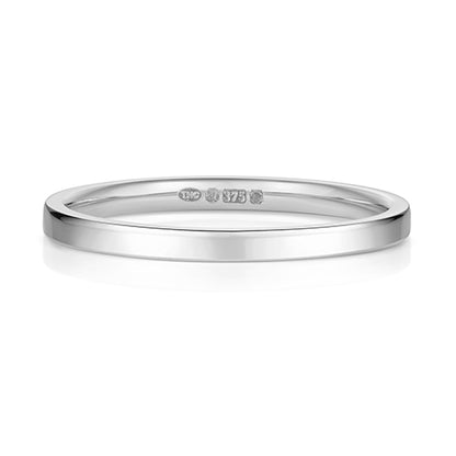 Flat Court Wedding Band 1.7mm in white gold, lying flat