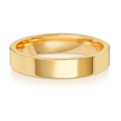 Flat Court Wedding Band 4mm in yellow gold, lying flat
